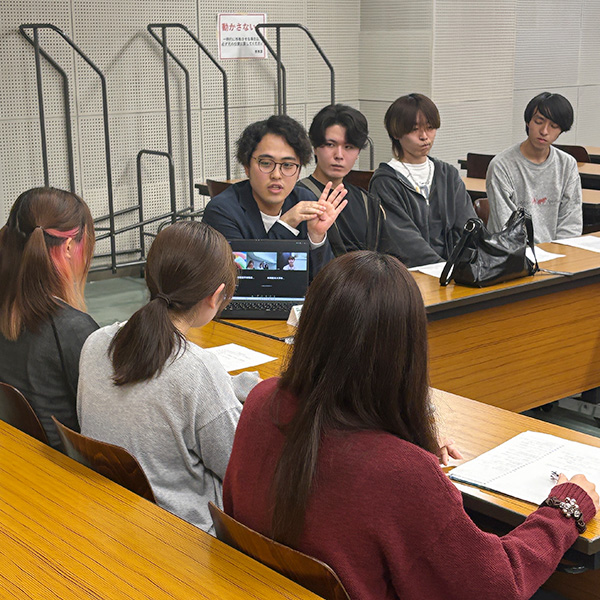 就職進学体験談の会の様子