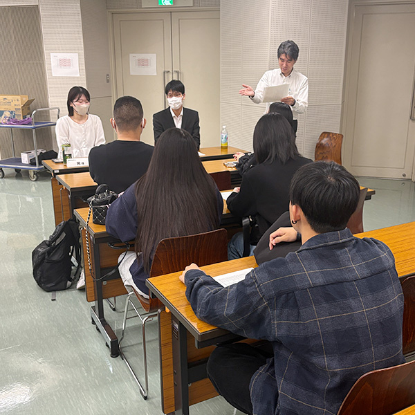 就職進学体験談の会の様子
