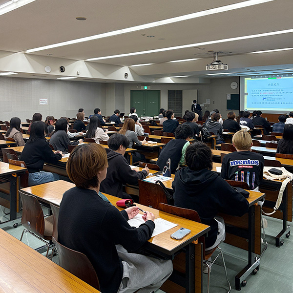 就職進学体験談の会の様子